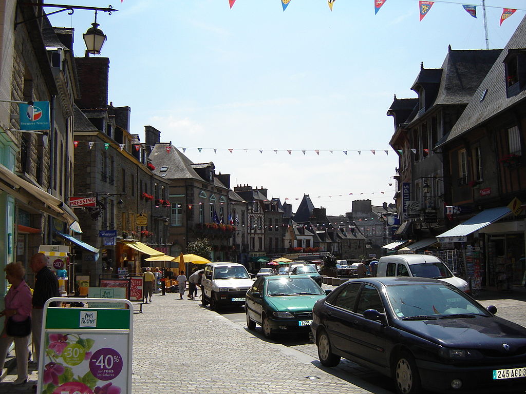 la grande rue (main street), dol-de-bretagne, ille-et-vilaine, bretagne, france.